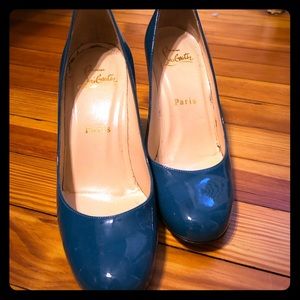 Christian Louboutin 34.5 Simple pumps!